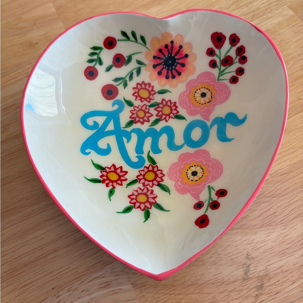 Amor Heart-Shaped Floral Trinket